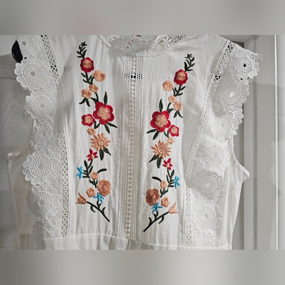 Floral embroidered mexican dress - Picture 2 of 6